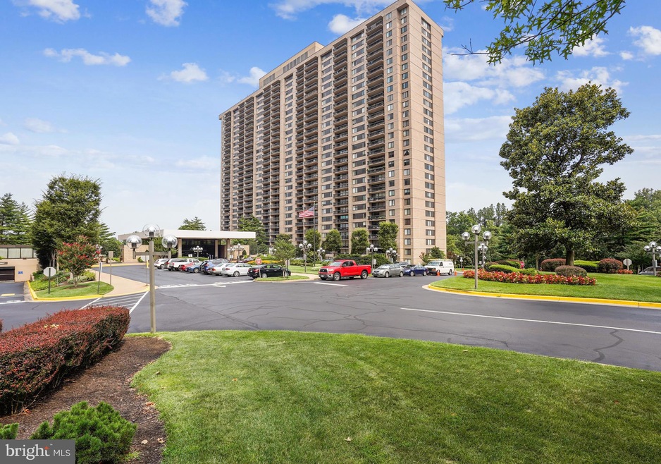 Skyline Plaza unit 818S, Baileys Crossroads, VA 22041 - photo 1