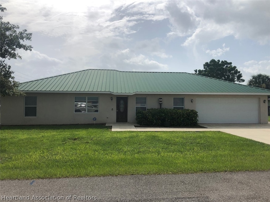 305 S Pine Ave, Lake Placid, FL 33852 - photo 1