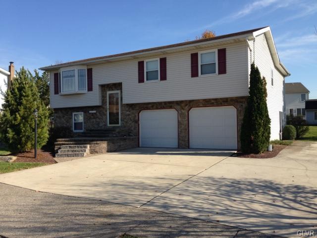4514 Nile Dr, Whitehall, PA 18052 - photo 1