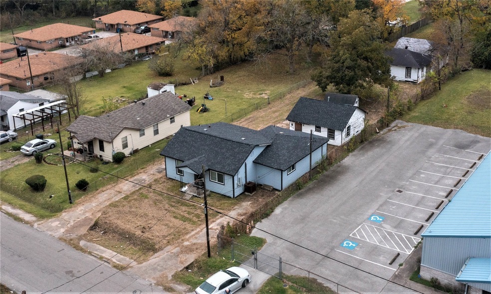 3913 Wipprecht St, Houston, TX 77026 - photo 1