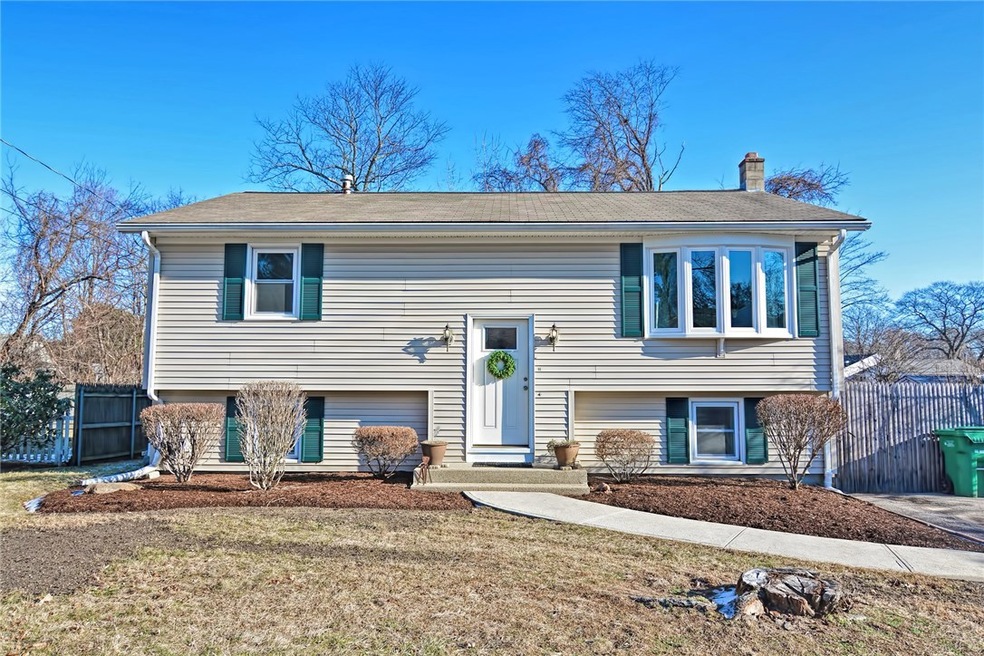 46 Lloyd Ave, Warwick, RI 02889 - photo 1