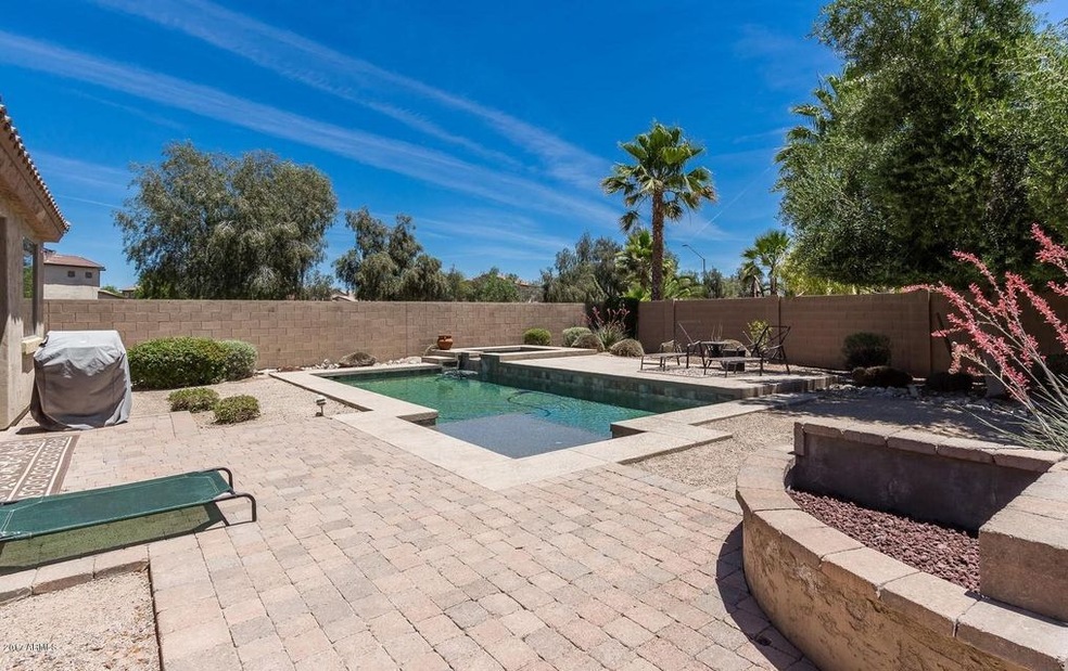 16493 N 176th Dr - Pool!