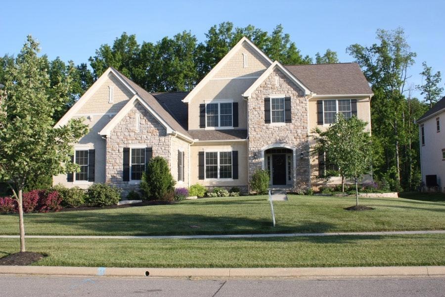 6633 Raynor Ct, Dublin, OH 43017 - photo 1