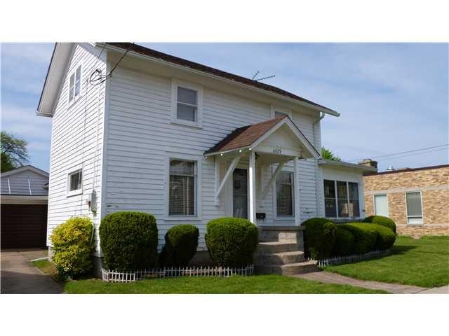 Exterior Front Traditional 3-bedroom home with cla