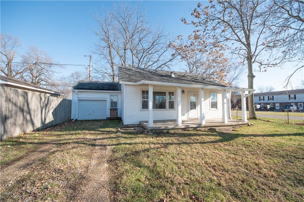 905 Mcclure Rd, Columbus, IN 47201 - photo 1