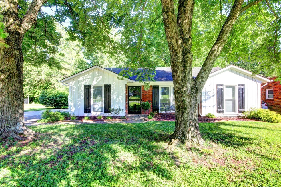 8419 Roseborough Rd, Louisville, KY 40228 - photo 1