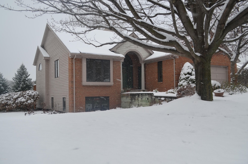 4956 N Quail Crest Dr SE unit 144, Grand Rapids, MI 49546 - photo 1