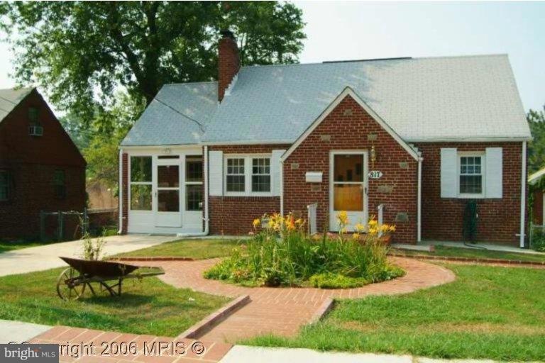 817 Ray Rd, Hyattsville, MD 20783 - photo 1