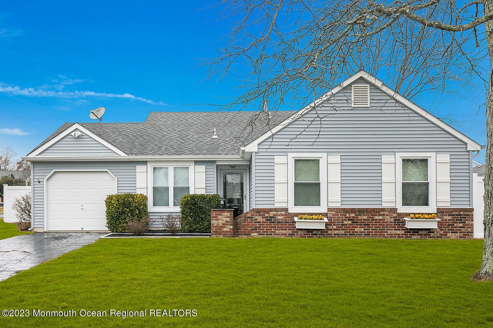 61 Shining Way Toms River NJ-large-001-0