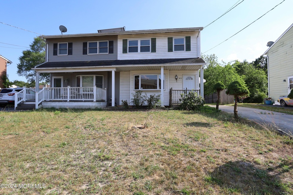 814 Laurel St, Lakehurst, NJ 08733 - photo 1