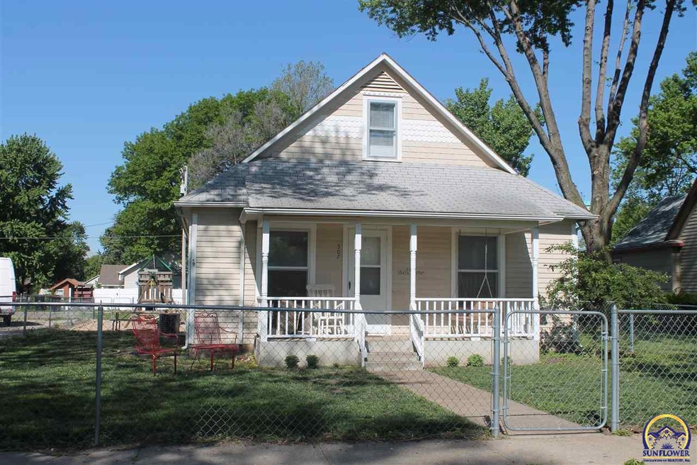 507 Orange St, Rossville, KS 66533 - photo 1