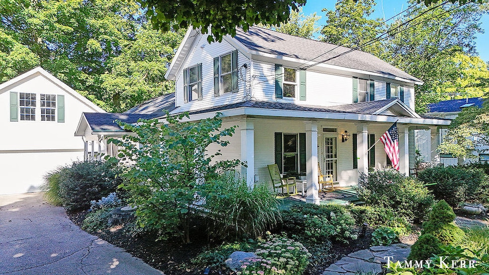 186 S Maple St, Saugatuck, MI 49453 - photo 1