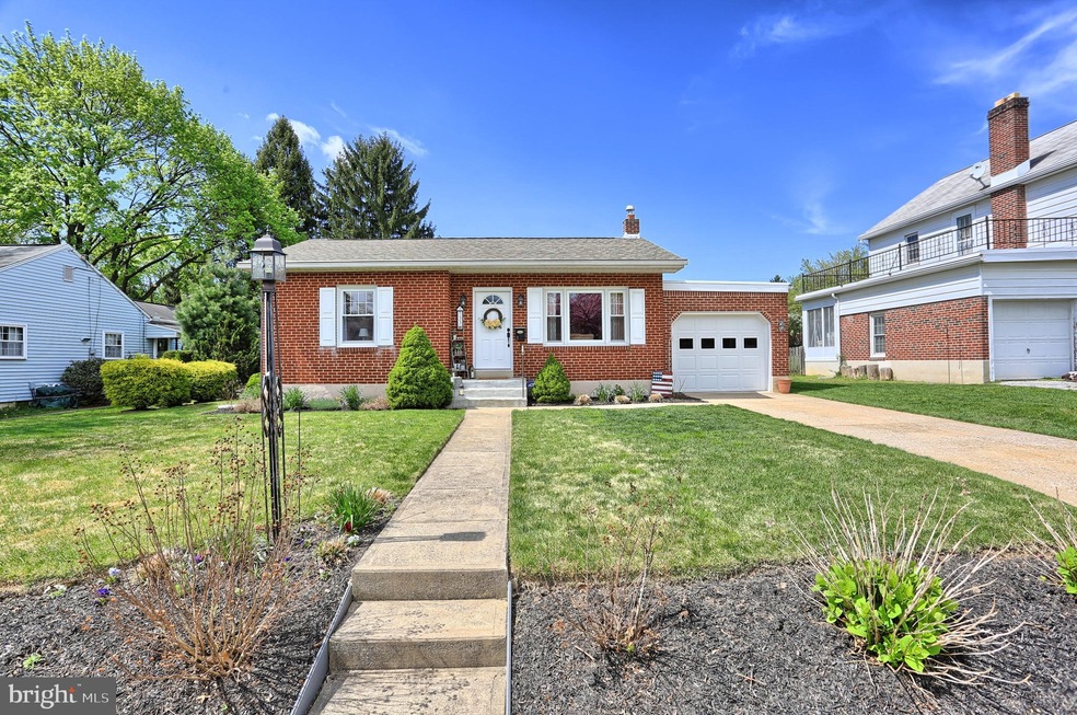 733 Harding St, New Cumberland, PA 17070 - photo 1