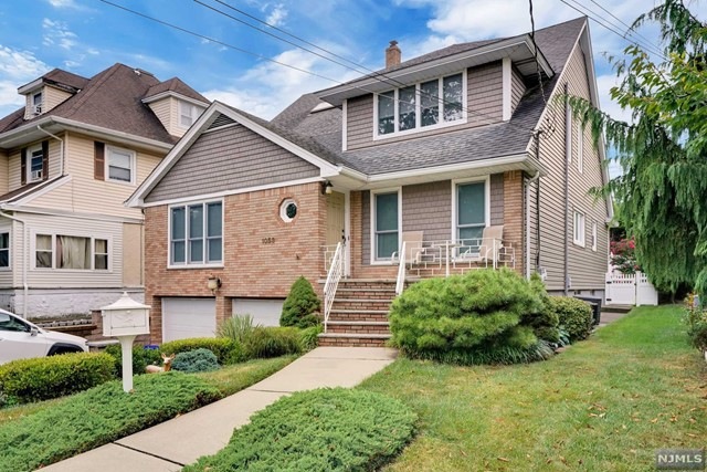 1053 Abbott Blvd, Fort Lee, NJ 07024 - photo 1