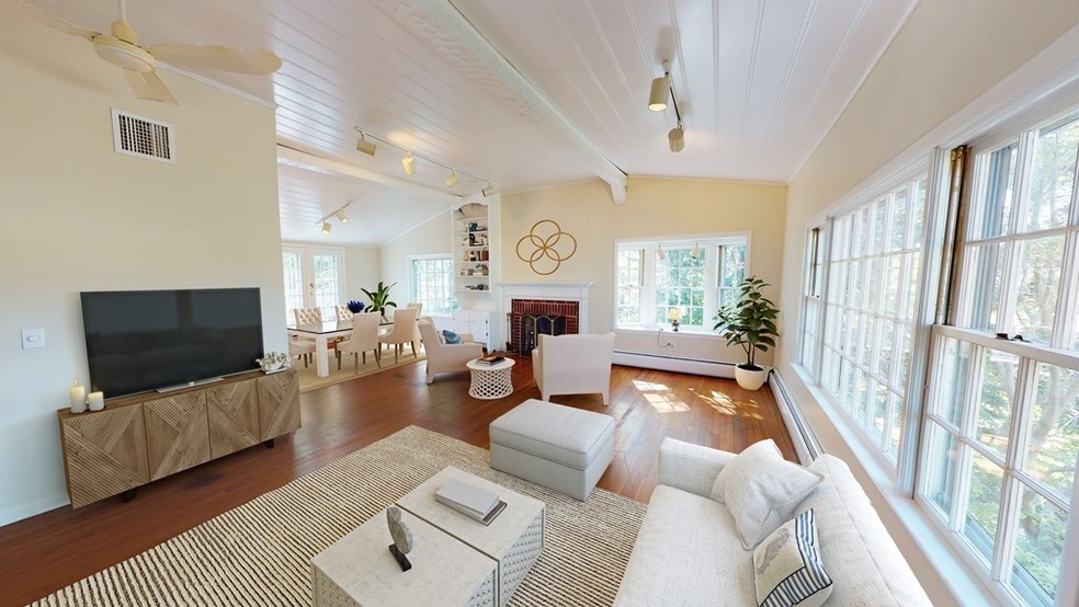 655 Elm St, South Dartmouth, MA 02748 - photo 1