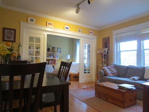 176 Winthrop Rd unit 6, Brookline, MA 02445 - photo 1