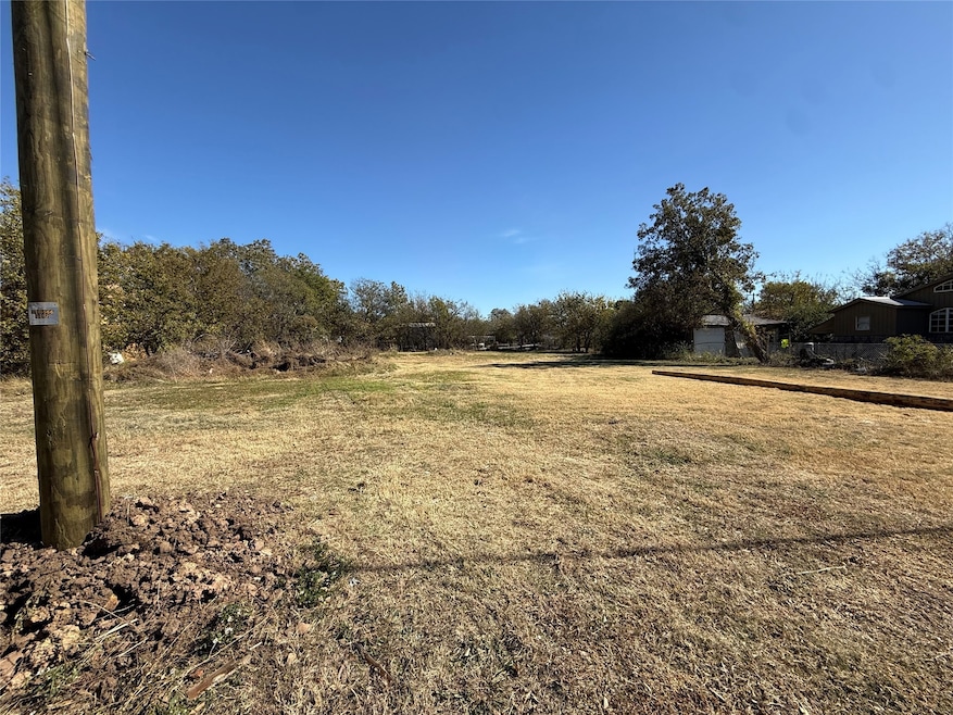 316 N 2nd St, Jacksboro, TX 76458 - photo 1