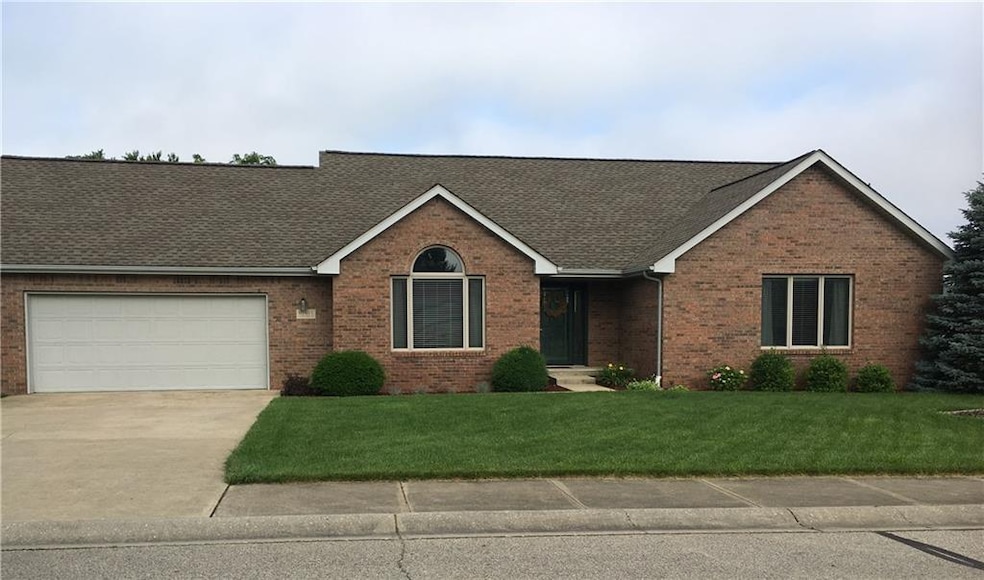 6040 E Meadow Ridge Rd, Columbus, IN 47203 - photo 1