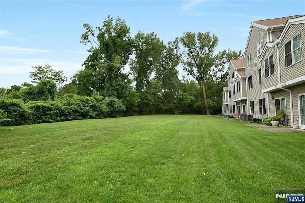 Welcome to this hidden gem!