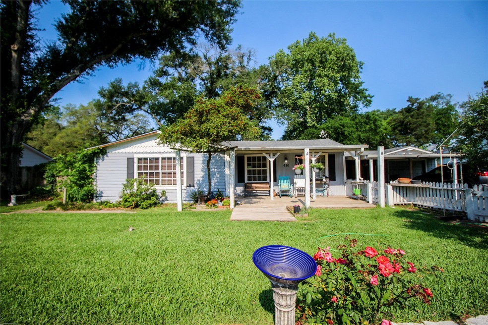 410 Baker Dr, Tomball, TX 77375 - photo 1