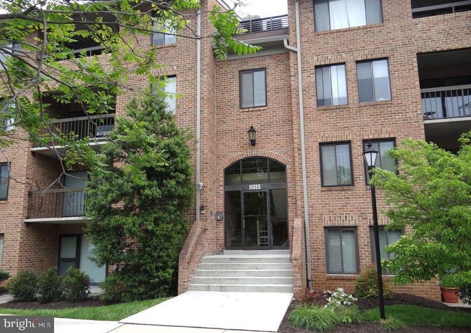 11323 Commonwealth Dr unit 304, Rockville, MD 20852 - photo 1