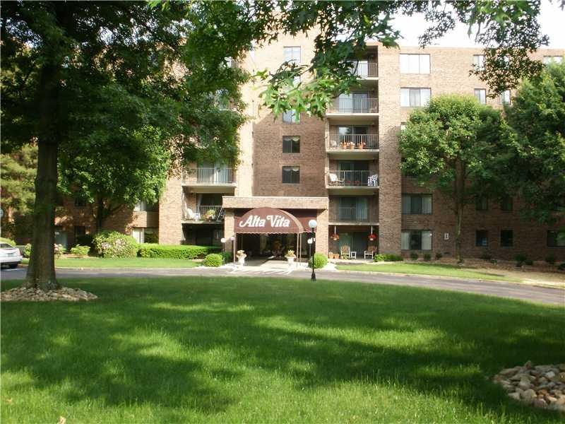 806 Alta Vita Dr, Greensburg, PA 15601 - photo 1