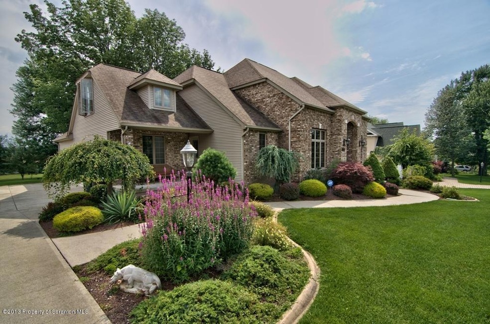 911 Parkview Rd, Moscow, PA 18444 - photo 1