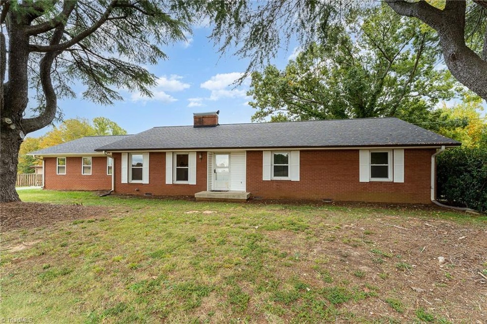 423 W Central Ave, Asheboro, NC 27203 - photo 1