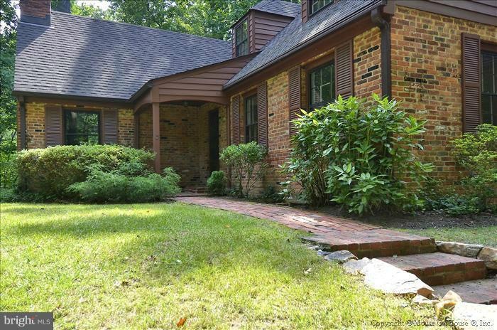 6670 Van Winkle Dr, Falls Church, VA 22044 - photo 1