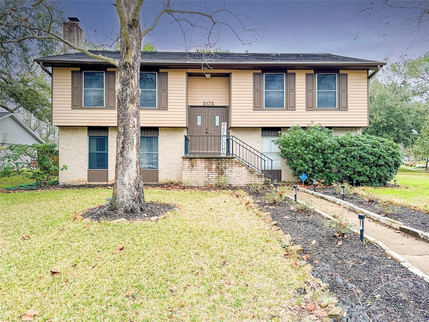 202 Pecan Valley Ct, Friendswood, TX 77546 - photo 1