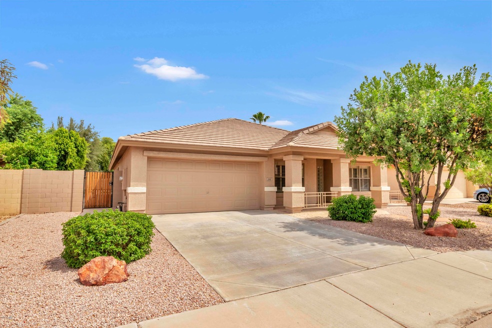 2082 E Smoke Tree Rd, Gilbert, AZ 85296 - photo 1