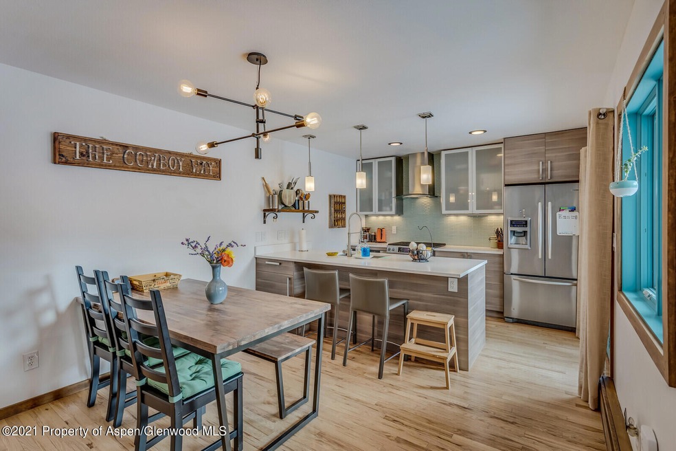 Kitchen & Dining
