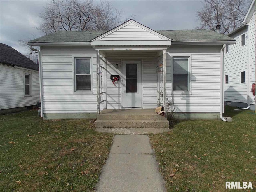 703 N Sherman St, Lincoln, IL 62656 - photo 1