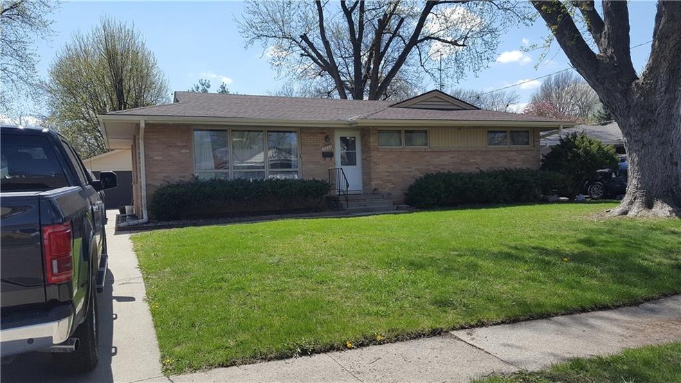 3826 Valdez Dr, Des Moines, IA 50310 - photo 1