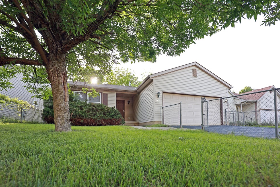 793 Crevis Ln, Columbus, OH 43228 - photo 1