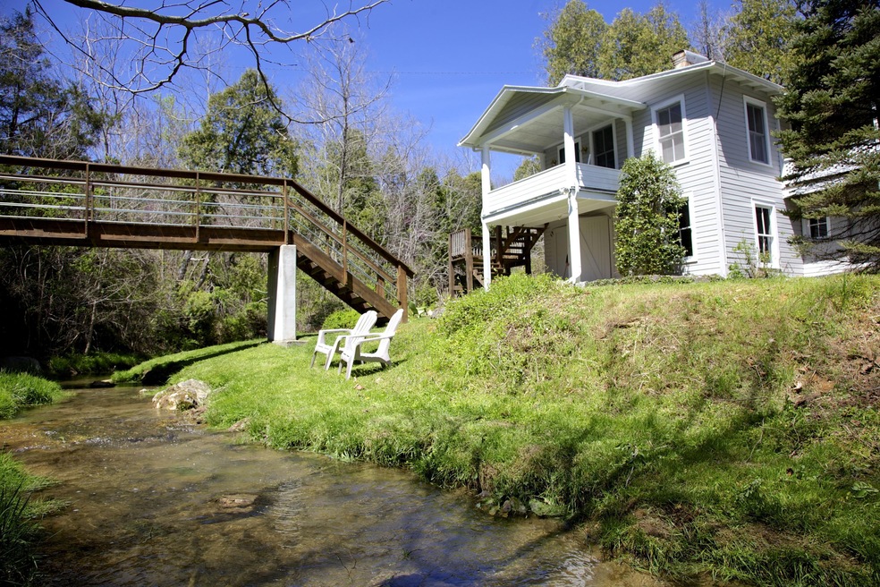 1987 Old Buena Vista Rd, Buena Vista, VA 24416 - photo 1