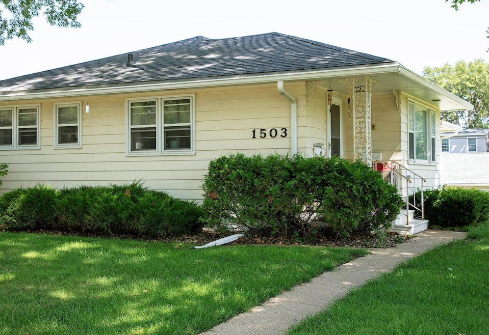 1503 W 8th St, Cedar Falls, IA 50613 - photo 1