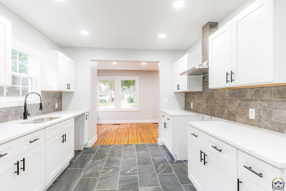 1604 Pierre St, Manhattan, KS 66502 - photo 1