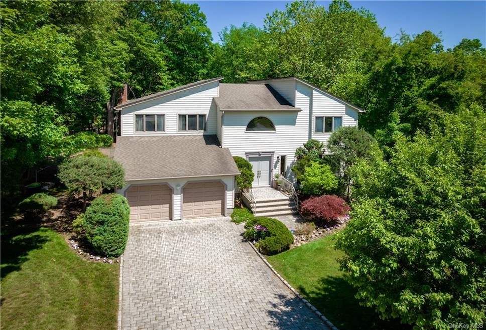 19 Whispering Ct, Bardonia, NY 10954 - photo 1