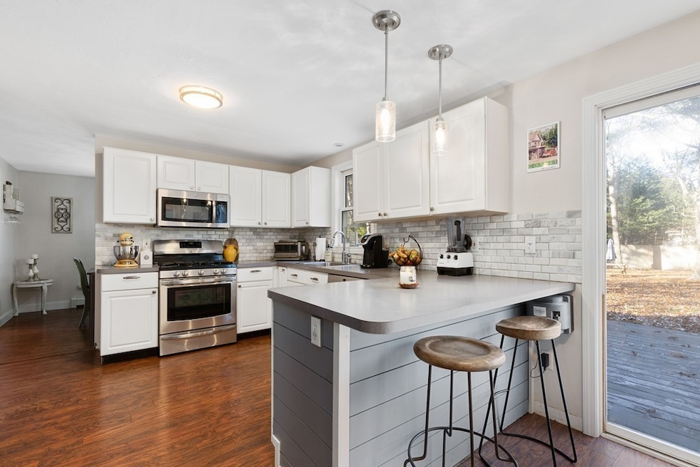 100 Captain Samadrus Rd, Cotuit, MA 02635 - photo 1