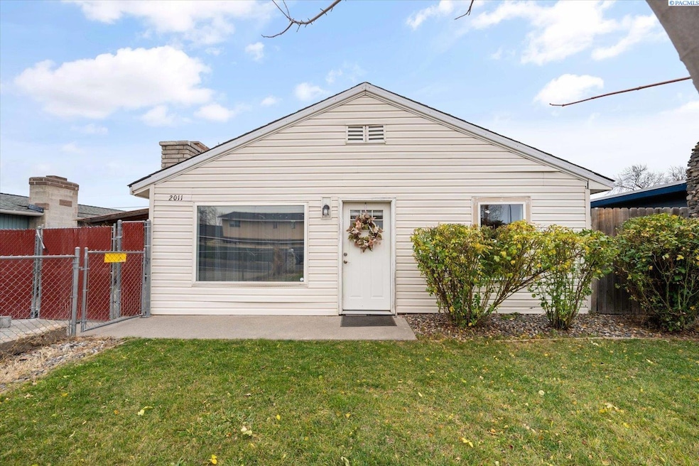 2011 S Rainier St, Kennewick, WA 99337 - photo 1
