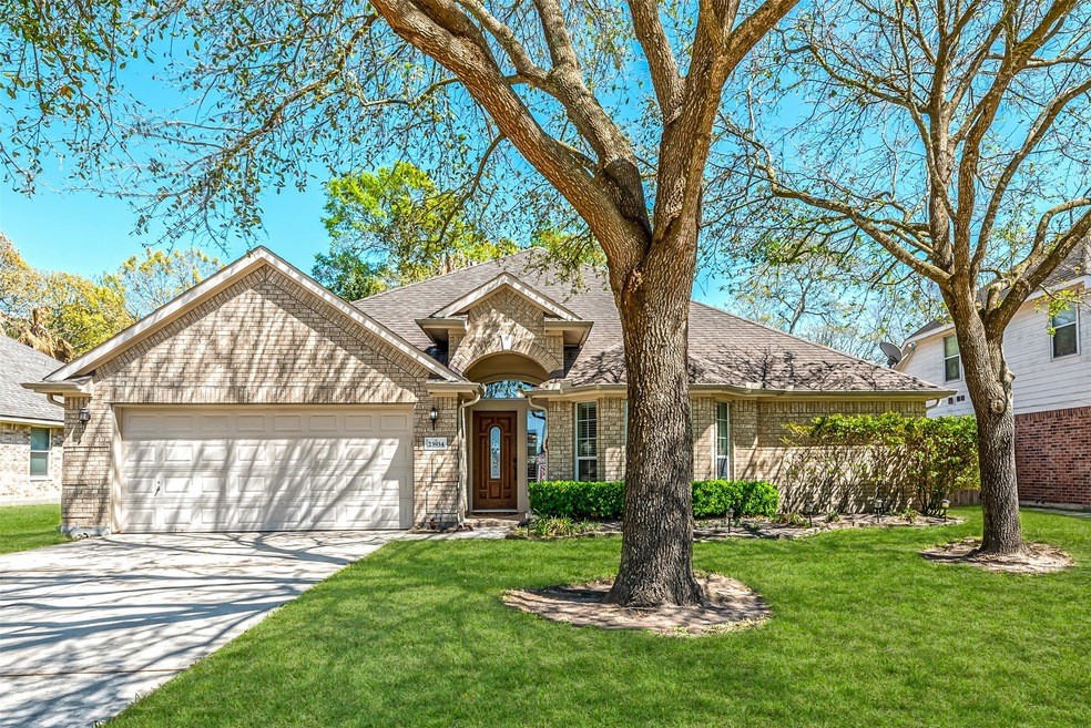 23934 Dorrington Estates Ln, Conroe, TX 77385 - photo 1