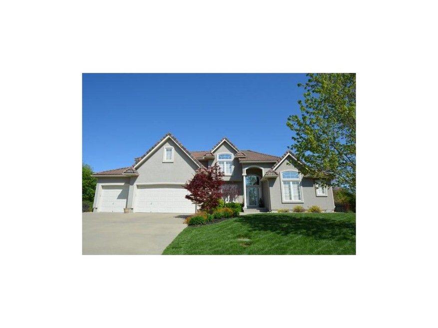 Gorgeous Home in Lakewood Shores!