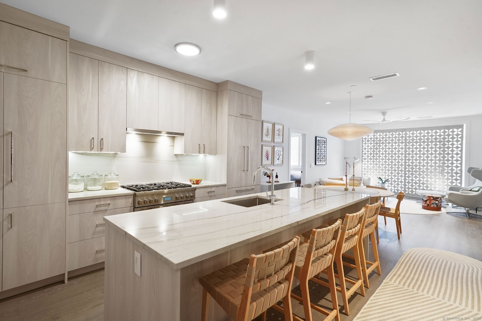 180 Park St unit 202, New Canaan, CT 06840 - photo 1