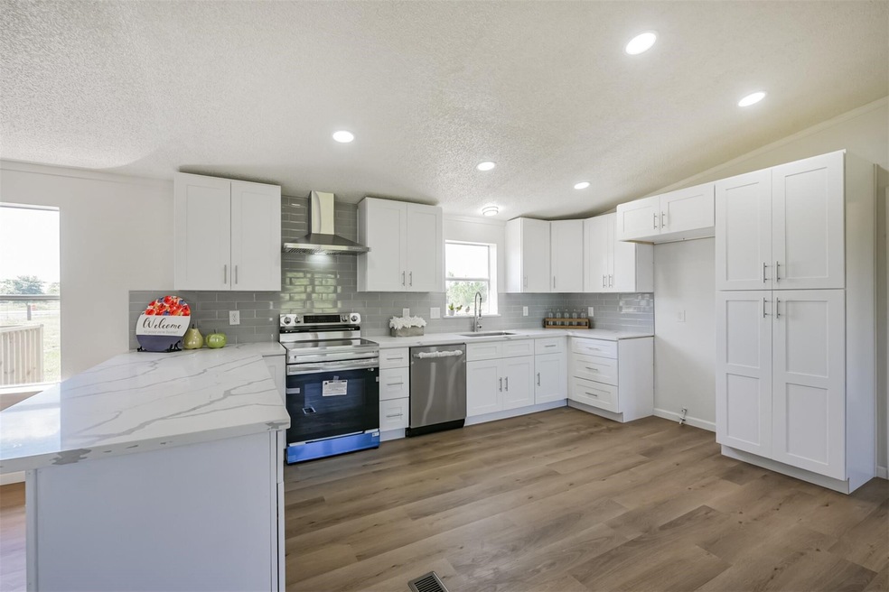 4815 S Highway 35, Alvin, TX 77511 - photo 1