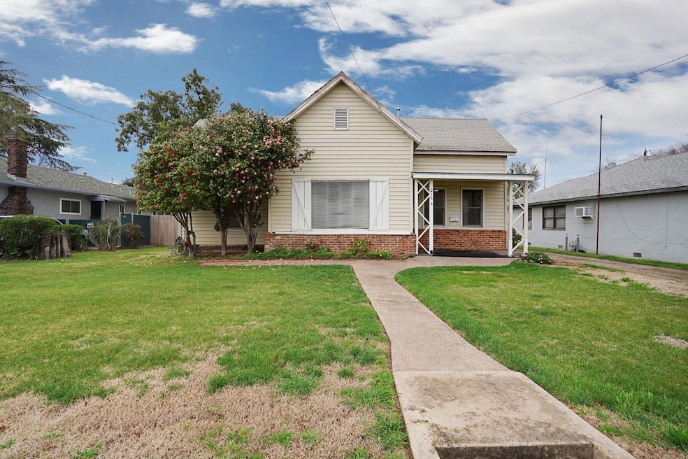 216 Mcfarland St, Galt, CA 95632