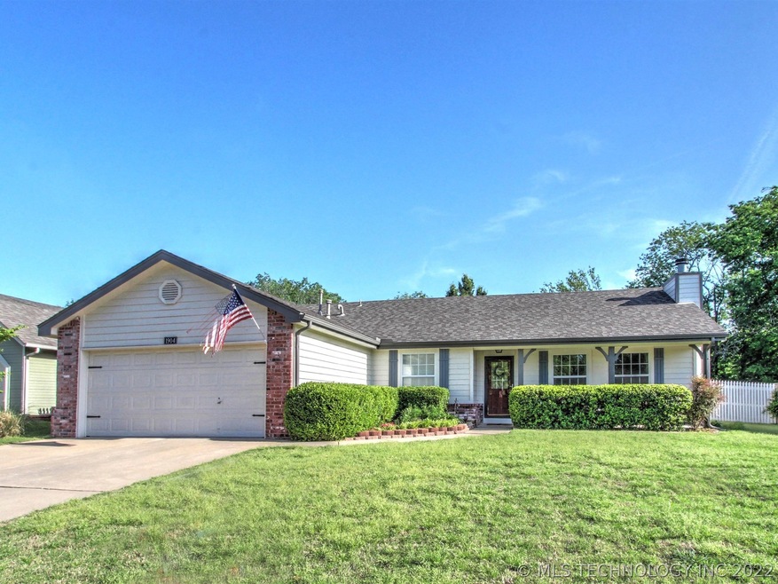 1904 W Phoenix Place, Broken Arrow, OK 74011 - photo 1