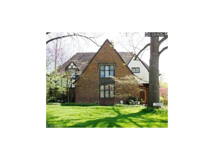 Sidehall Tudor with leaded-glass windows and exter