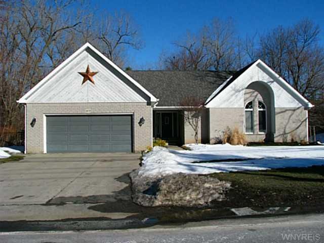 Exterior Front. Welcome to this beautiful hillside