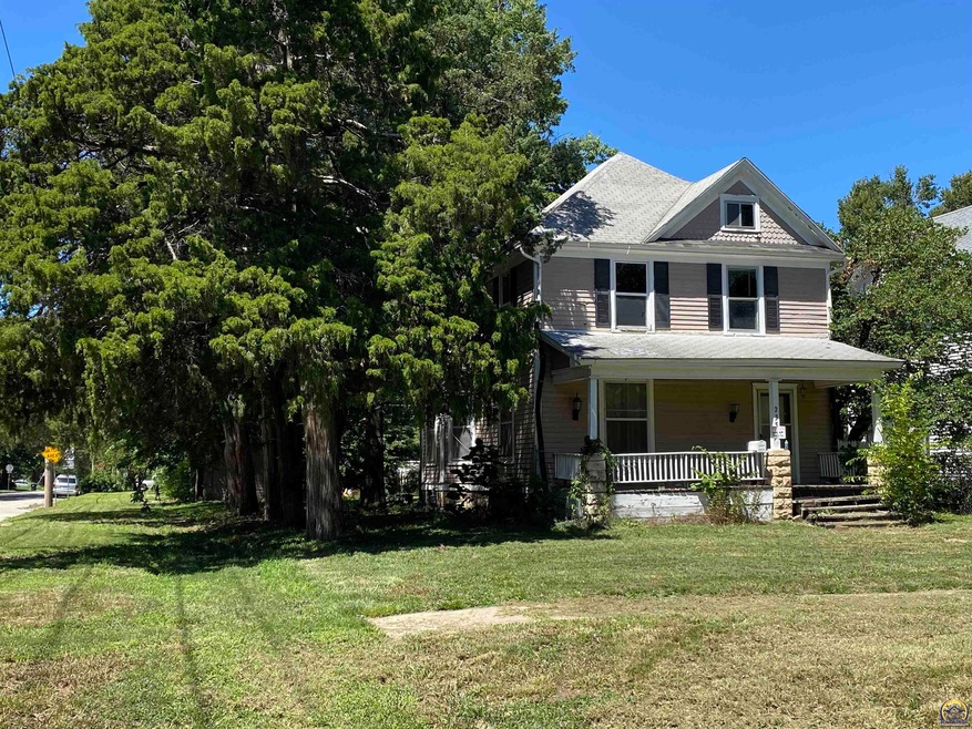 235 SW Fillmore St, Topeka, KS 66606 - photo 1